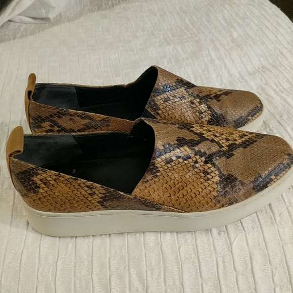 Vince snakeskin loafers with slightly platform soles - Picture 2 of 4